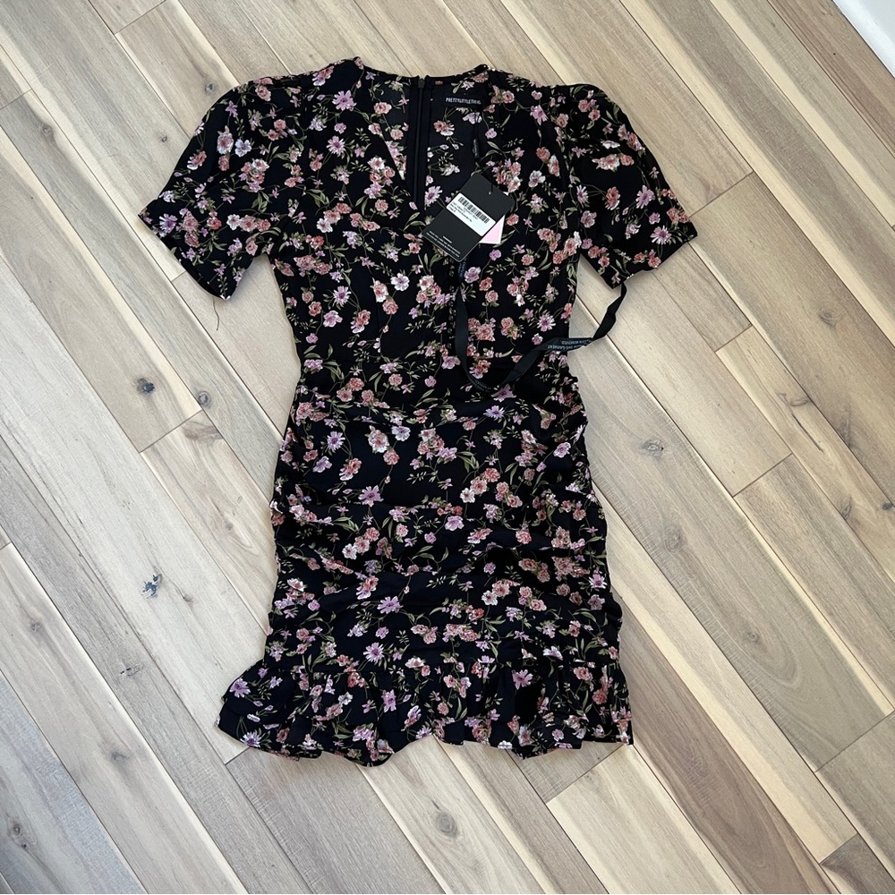 black floral v neck ruffle shift dress